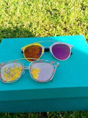 2 PR OF SUNGLASSES NEW IN PK HB
